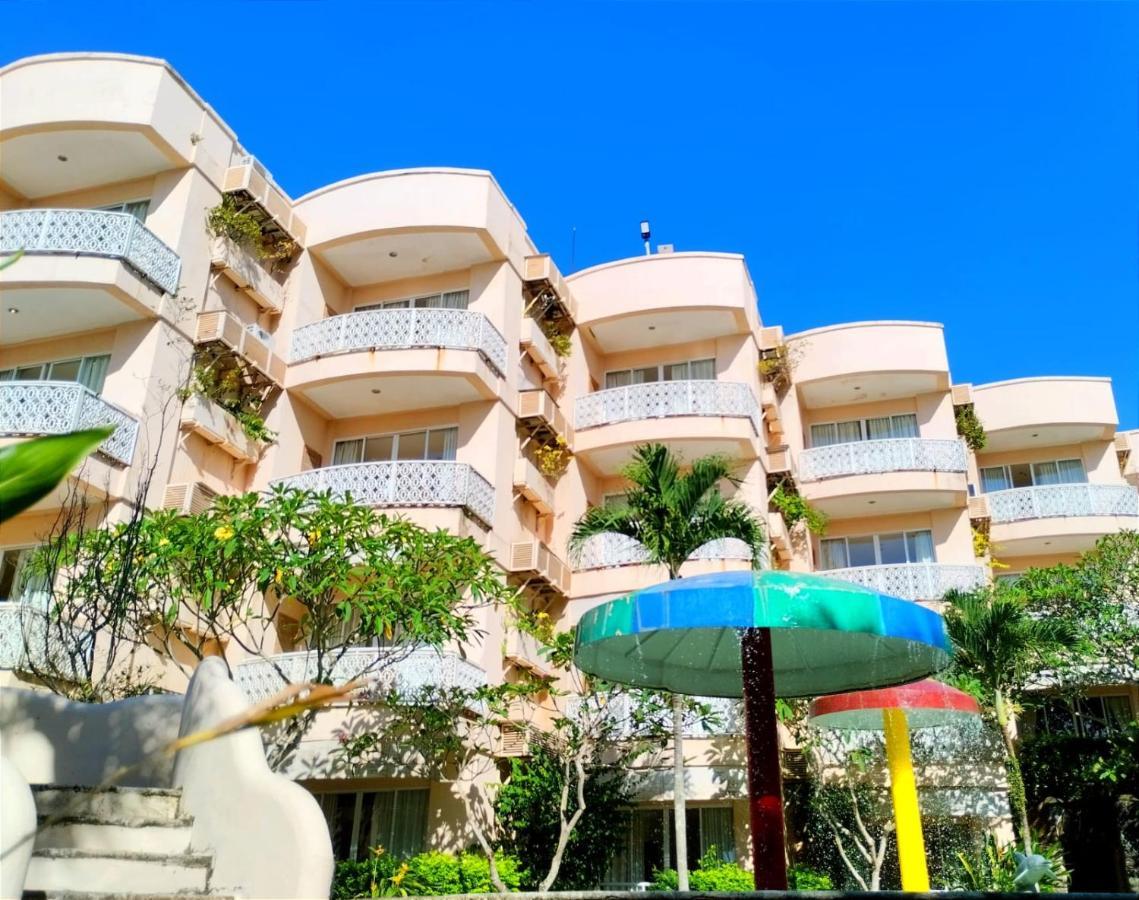 Hawaii Resort Family Suites Anyer Esterno foto
